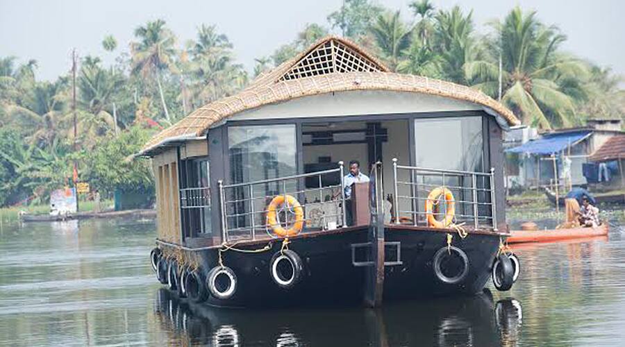 River Queen Luxury Three Bed Houseboat, Alleppey 1