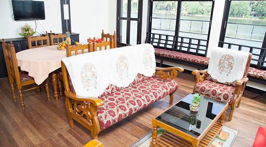 River Queen Luxury Three Bed Houseboat, Alleppey 2