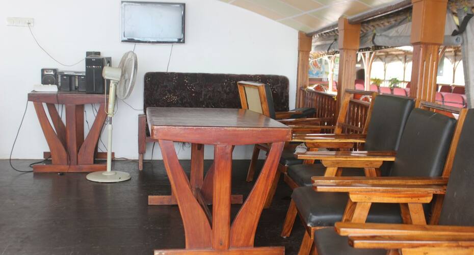 River Queen Luxury Three Bed Houseboat, Alleppey 5