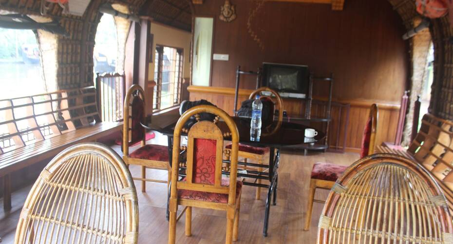 River Queen two bed deluxe housebaot, Alleppey 3