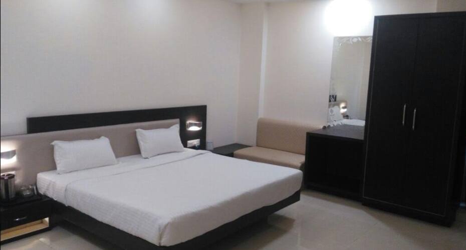 Suvidha Guest House, Indore 4