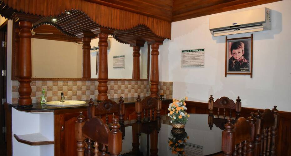 Johnsons Eco Houseboat, Alleppey 4