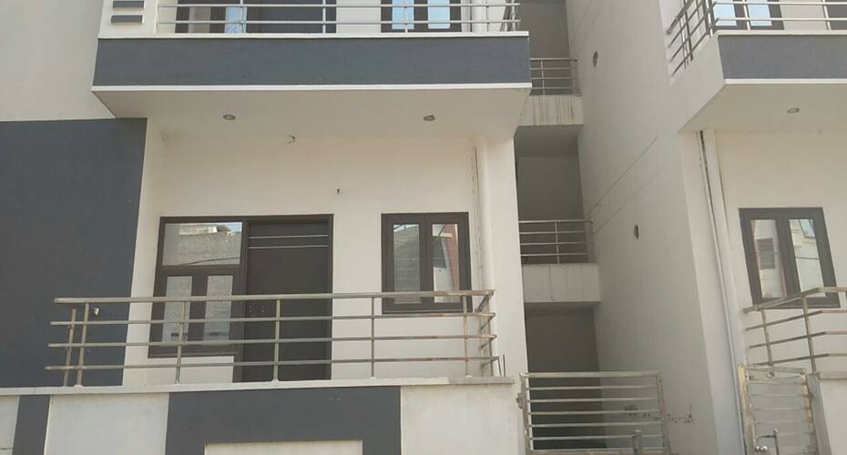 Studio Apartment near Prem Temple, Vrindavan 4