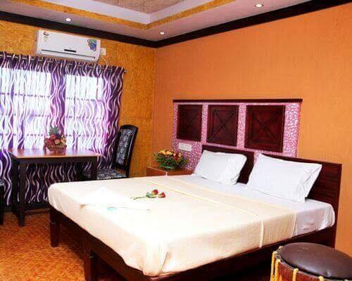 Chittadil house boat 2, Alleppey 4