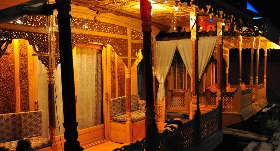 Umbrella House Boat, Srinagar 1