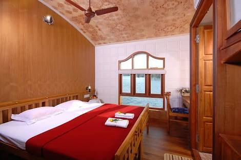 Bell boat four bed house boat, Alleppey 4