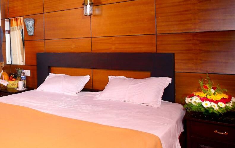 Ostrich two bed house boat, Alleppey 4