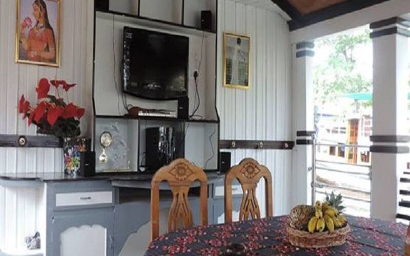 Ostrich two bed house boat, Alleppey 5