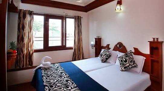 Chithira house boat one bed, Alleppey 3