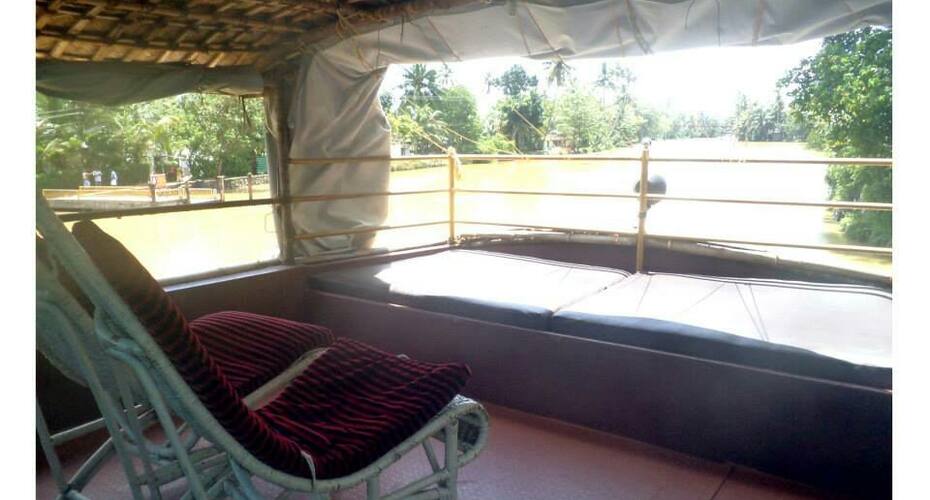 BACKWATER FLOATING PREMIUM FOUR, Alleppey 4