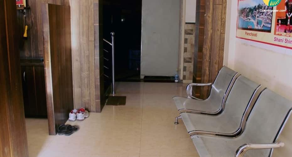 Well-furnished budget room for 3, Shirdi 3