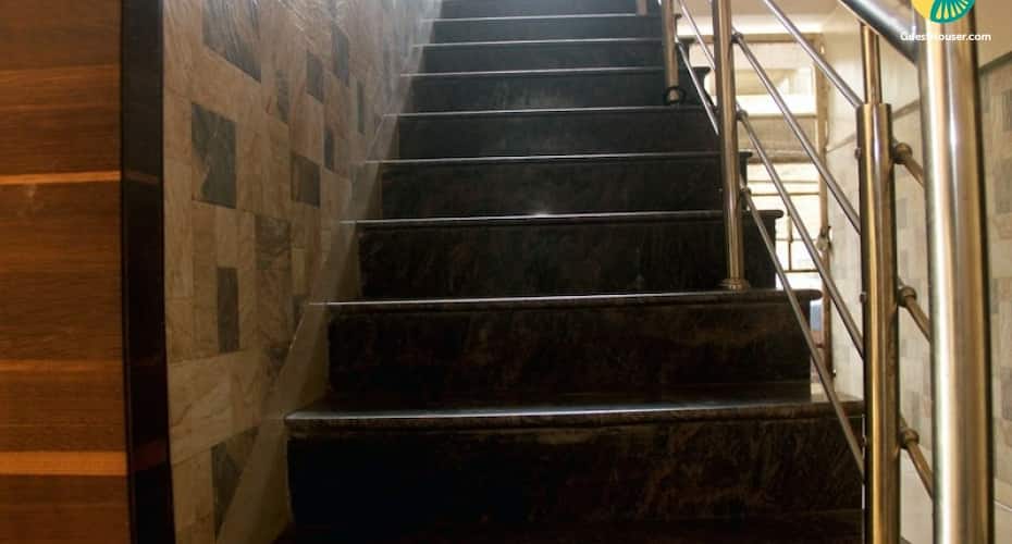 Well-furnished budget room for 3, Shirdi 2