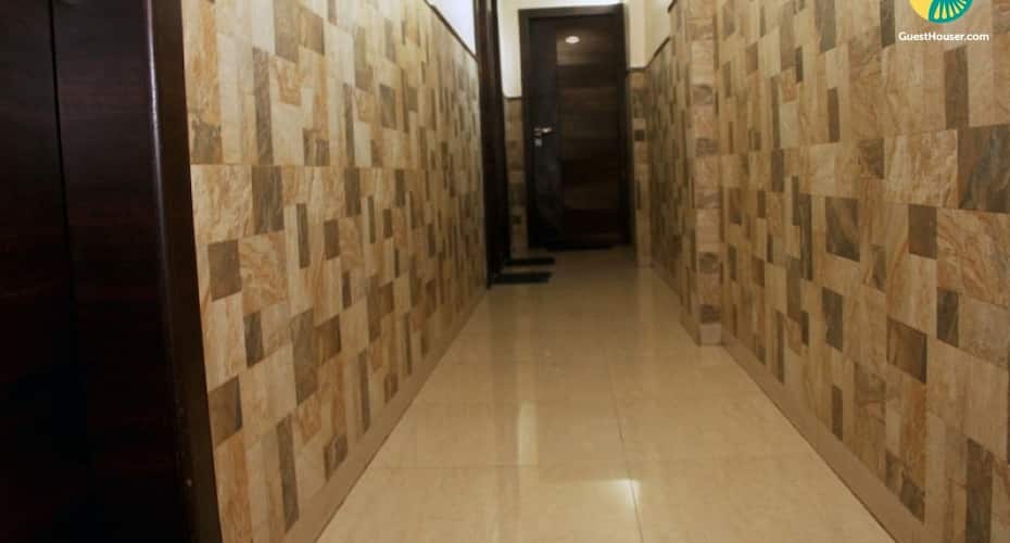 Well-furnished budget room for 3, Shirdi 5