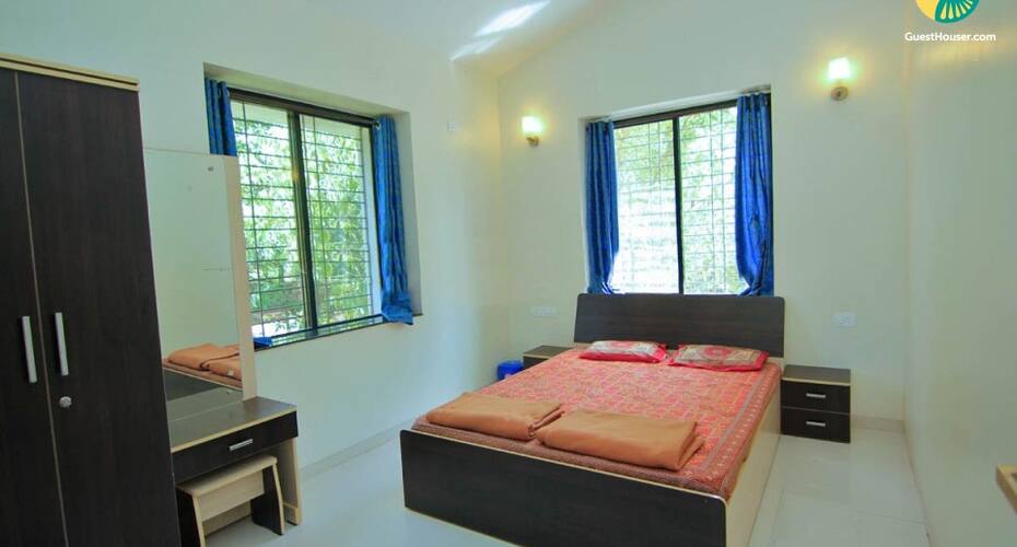 Furnished 4 bedroom bungalow for a family/group, Panchgani 3