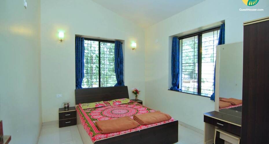 Furnished 4 bedroom bungalow for a family/group, Panchgani 4