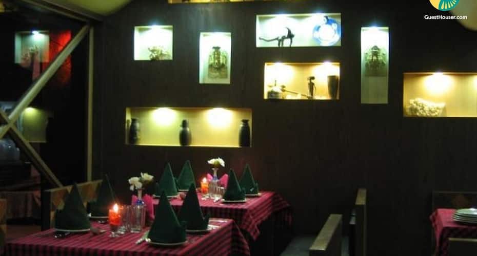 Well-furnished stay near Mall Road with a stunning view, Manali 2