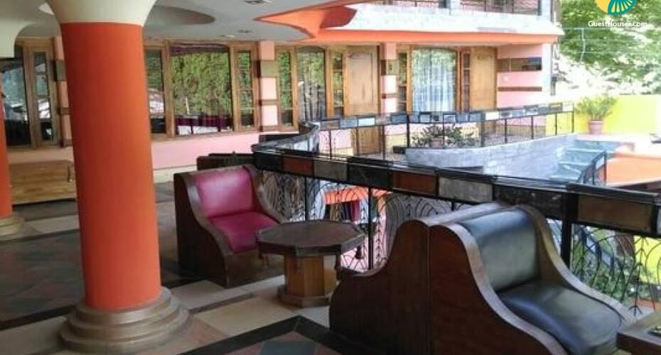 Well-furnished stay near Mall Road with a stunning view, Manali 4