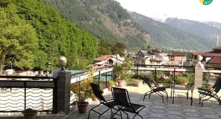 Well-furnished stay near Mall Road with a stunning view, Manali 5