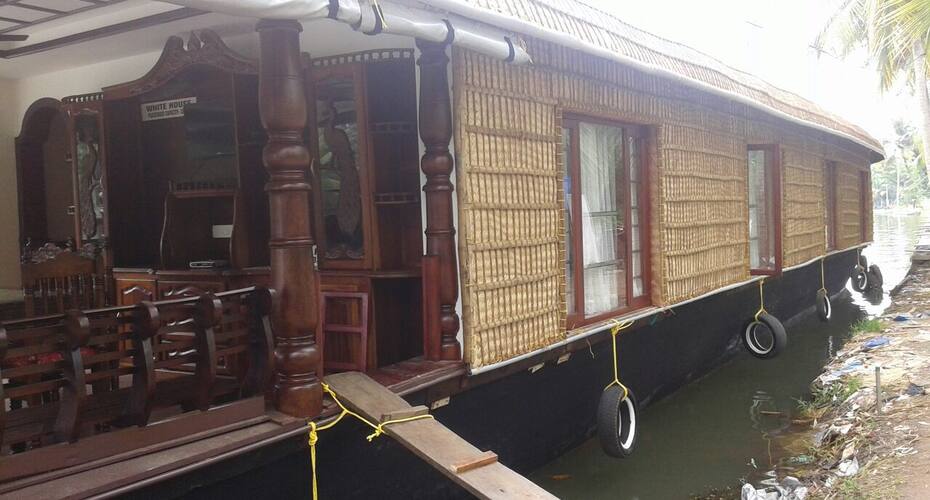 Exodus Houseboats (Deluxe), Alleppey 2