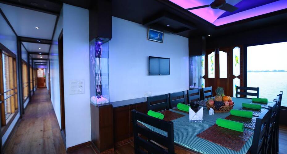 Kiliroor Three Bedroom Houseboat, Alleppey 2