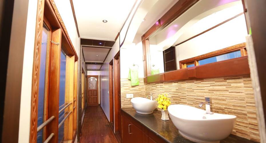 Kiliroor Three Bedroom Houseboat, Alleppey 3