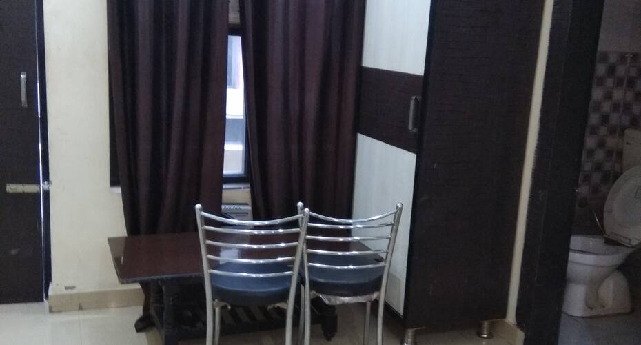 Hotel Golden, Jind 2