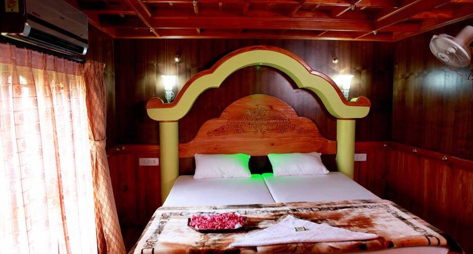 Triveni Houseboat, Alleppey 5