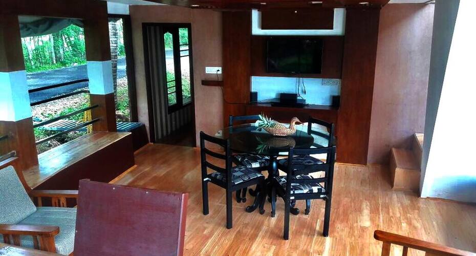 Olala Houseboats, Alleppey 4