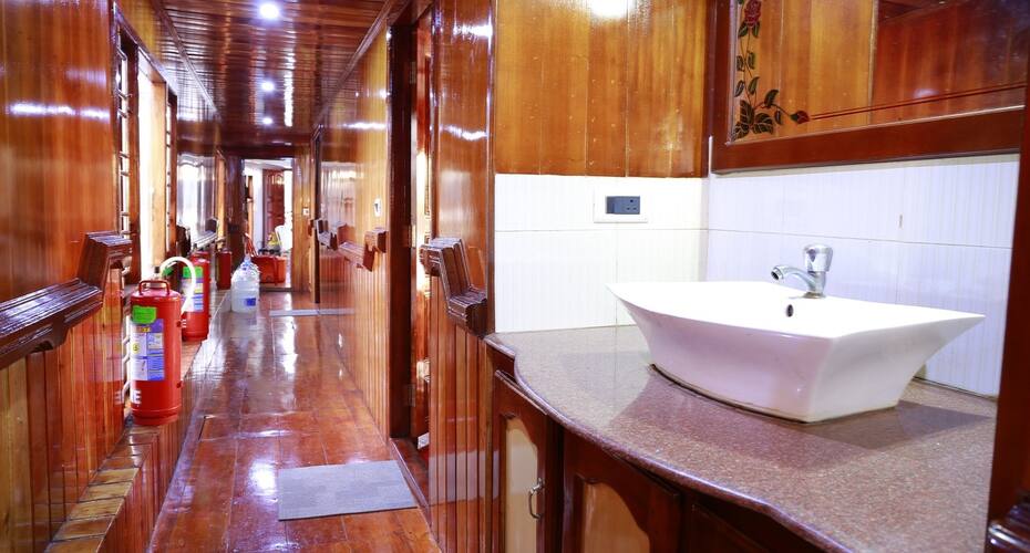 Rosy Premium Houseboats, Alleppey 4