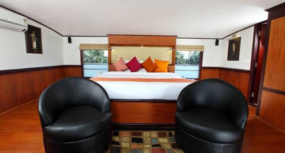 Royal Palace Luxury Houseboat, Alleppey 3