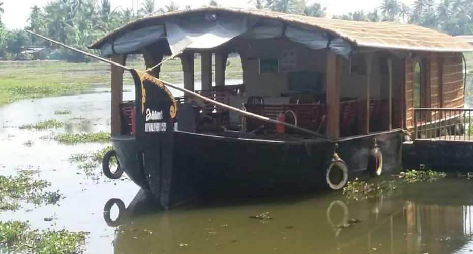 Royal Palace Sharing Houseboat, Alleppey 2