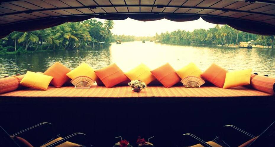 Royal Palace Standard Houseboat, Alleppey 2
