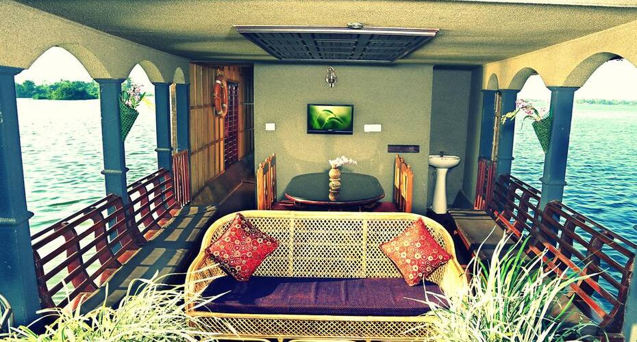Royal Palace Standard Houseboat, Alleppey 3