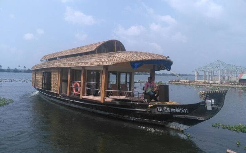 Tipster Honeymoon Houseboat, Alleppey 2