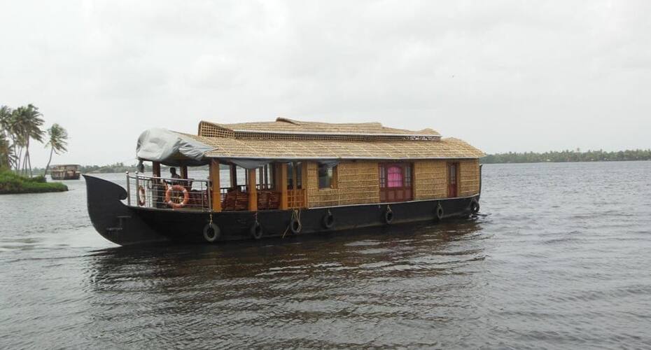 Tipster Honeymoon Houseboat, Alleppey 3
