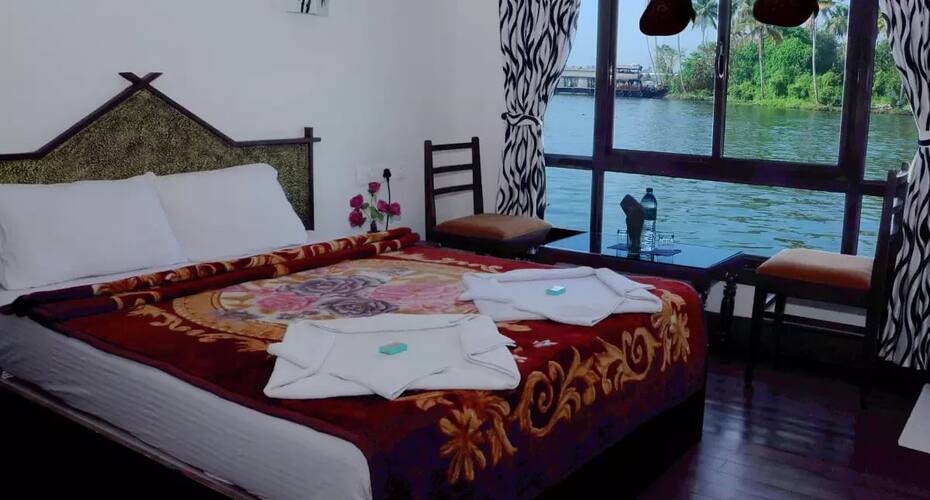 Tipster Sharing Houseboat, Alleppey 4