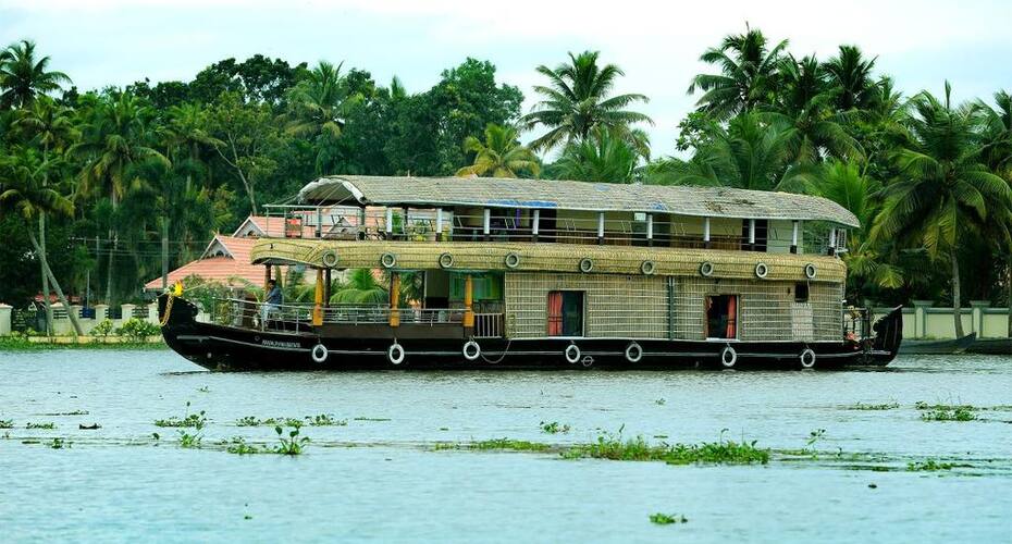 Trident Deluxe Houseboat, Alleppey 1