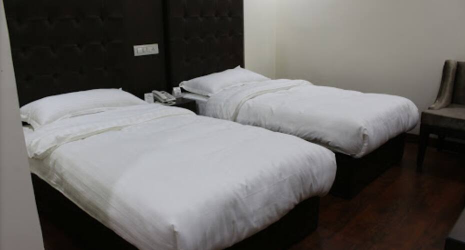 Hotel Noor Mahal, Moga 1