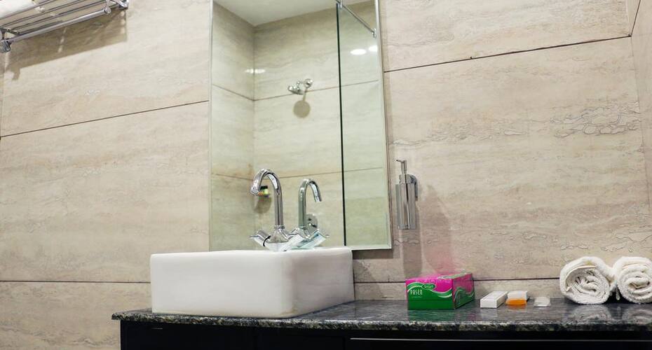 Hotel Neelam, Moga 2