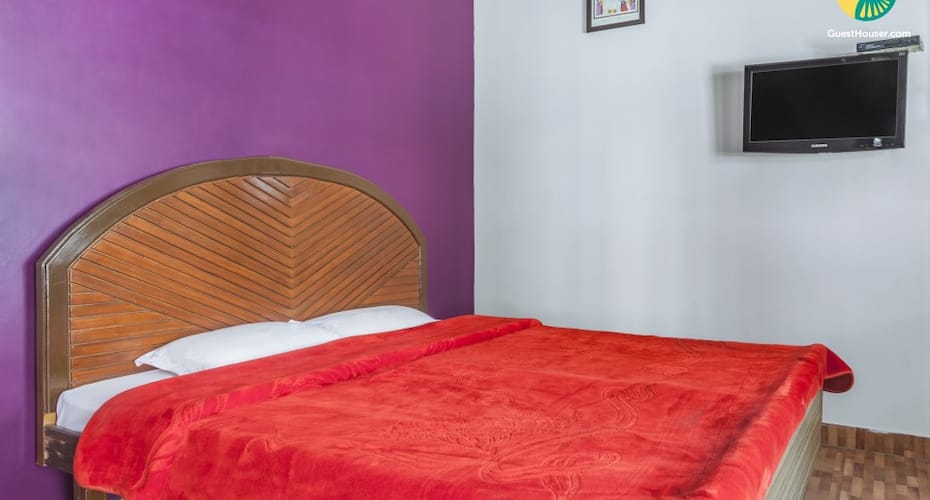 Well-furnished family room in a bucolic location, Shimla 2