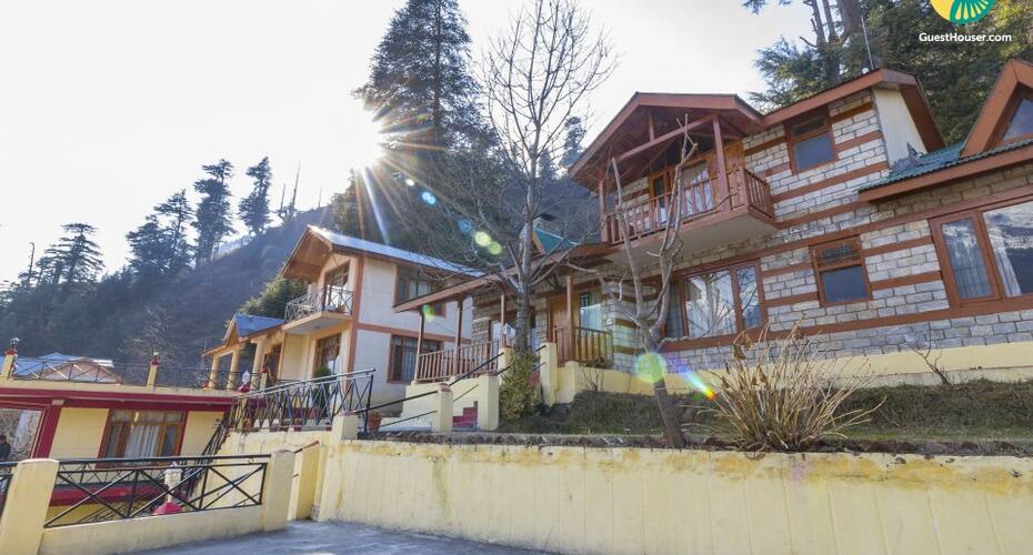 Tastefully done hillside cottage for a large group, Manali 1