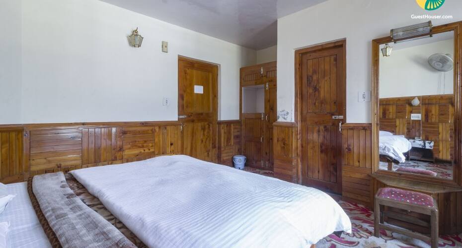 Tastefully done hillside cottage for a large group, Manali 3