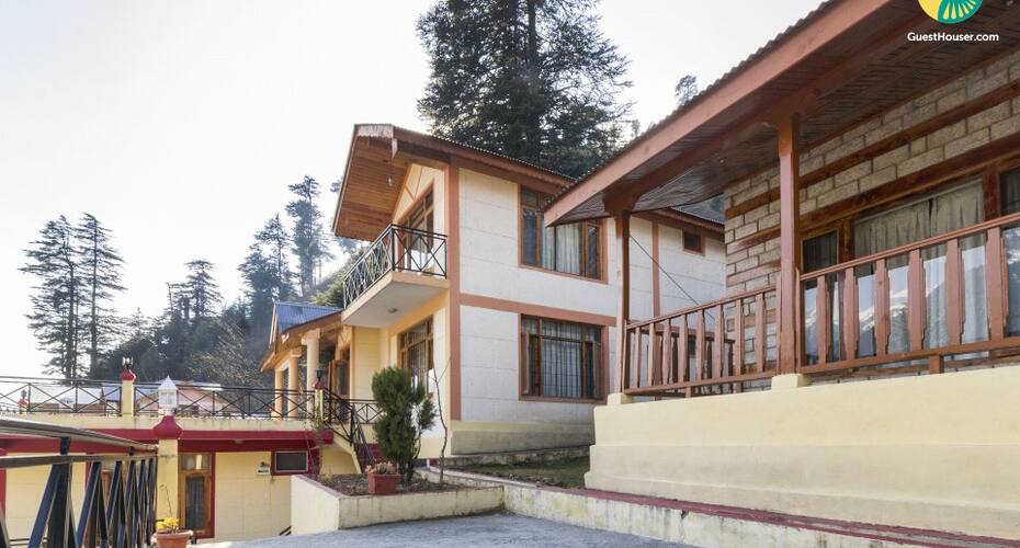 Tastefully done hillside cottage for a large group, Manali 4