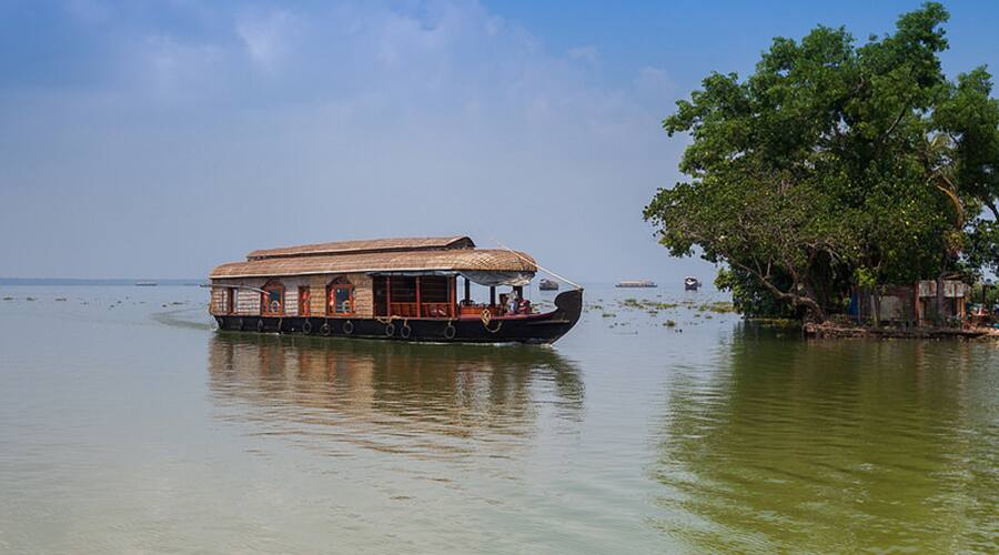 The Arabian Cruises Ultra, Kumarakom 1