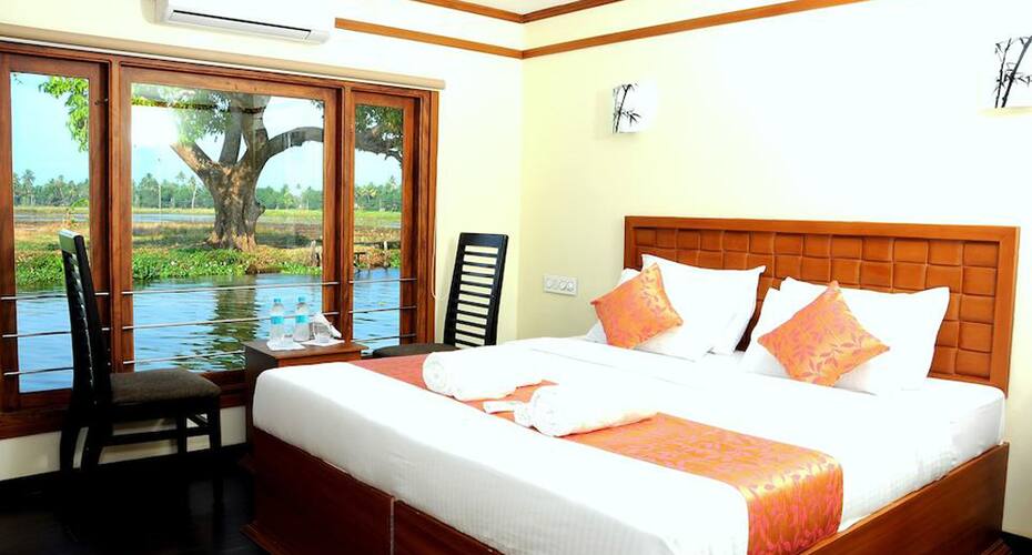 The Arabian Premium Cruises, Kumarakom 4