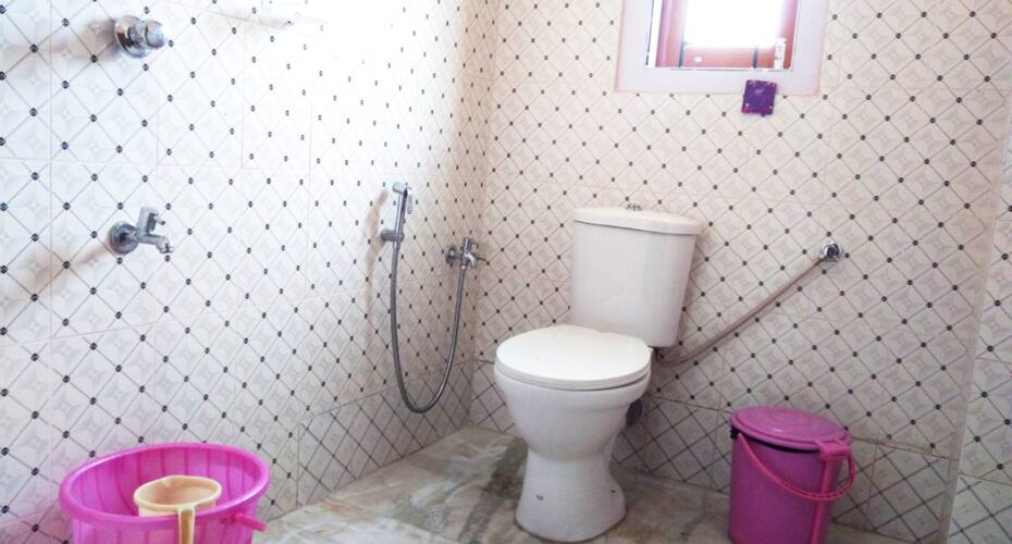 KnF Homestay, Guwahati 4