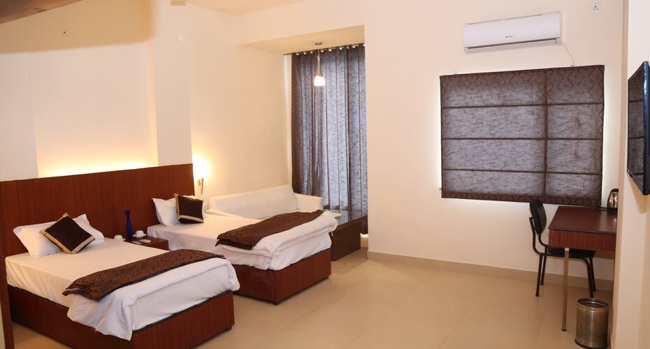 Hotel Regal View, Bhopal 2