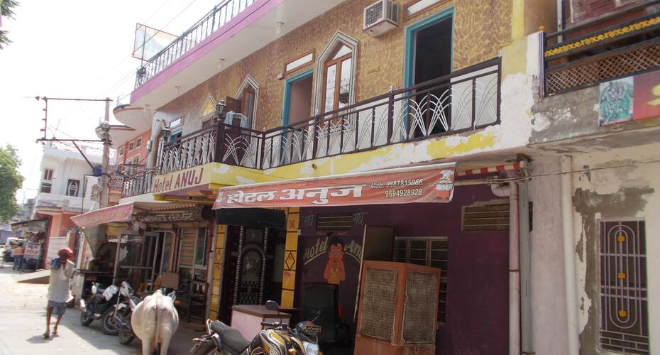 Girnar Hotel, Ludhiana 1