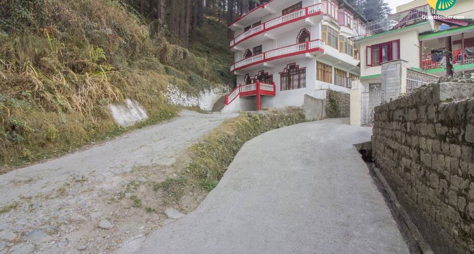 Restful stay for a hillside retreat, Manali 1