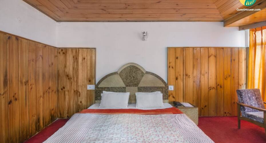 Restful stay for a hillside retreat, Manali 4